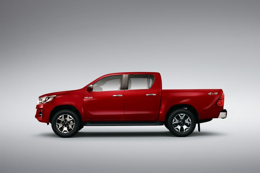  Toyota Hilux SRX 50th Anniversary Double Cab 2018 года  (LA) (фото 4 из 9)